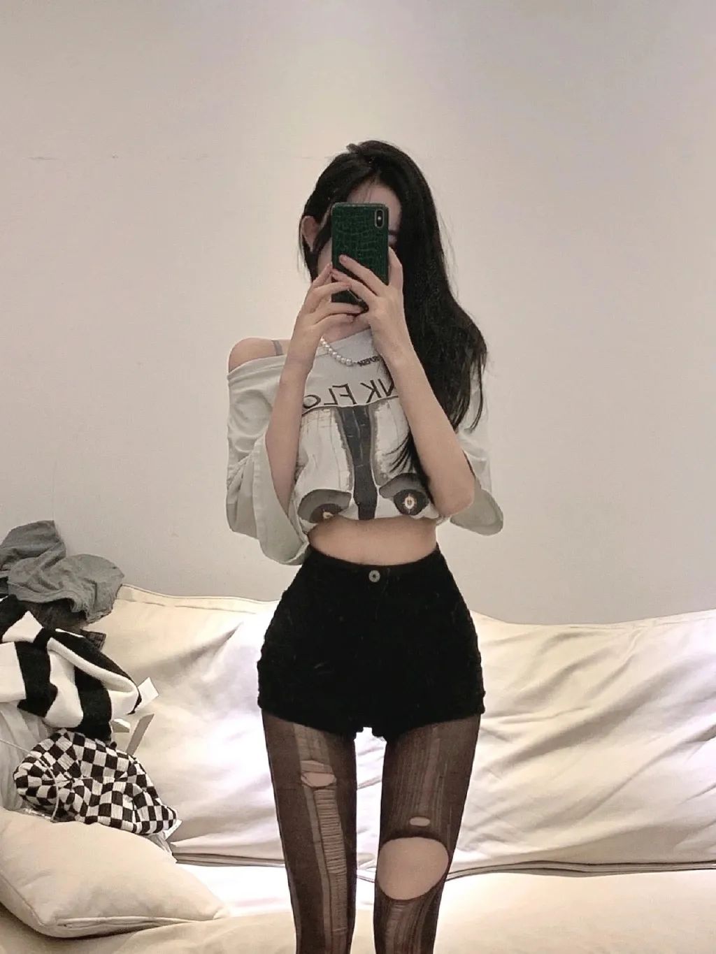 妹子絲襪都破了，好心疼??！插圖2