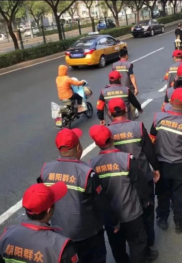 小姐姐?睡過站了，要不要叫醒她？插圖7