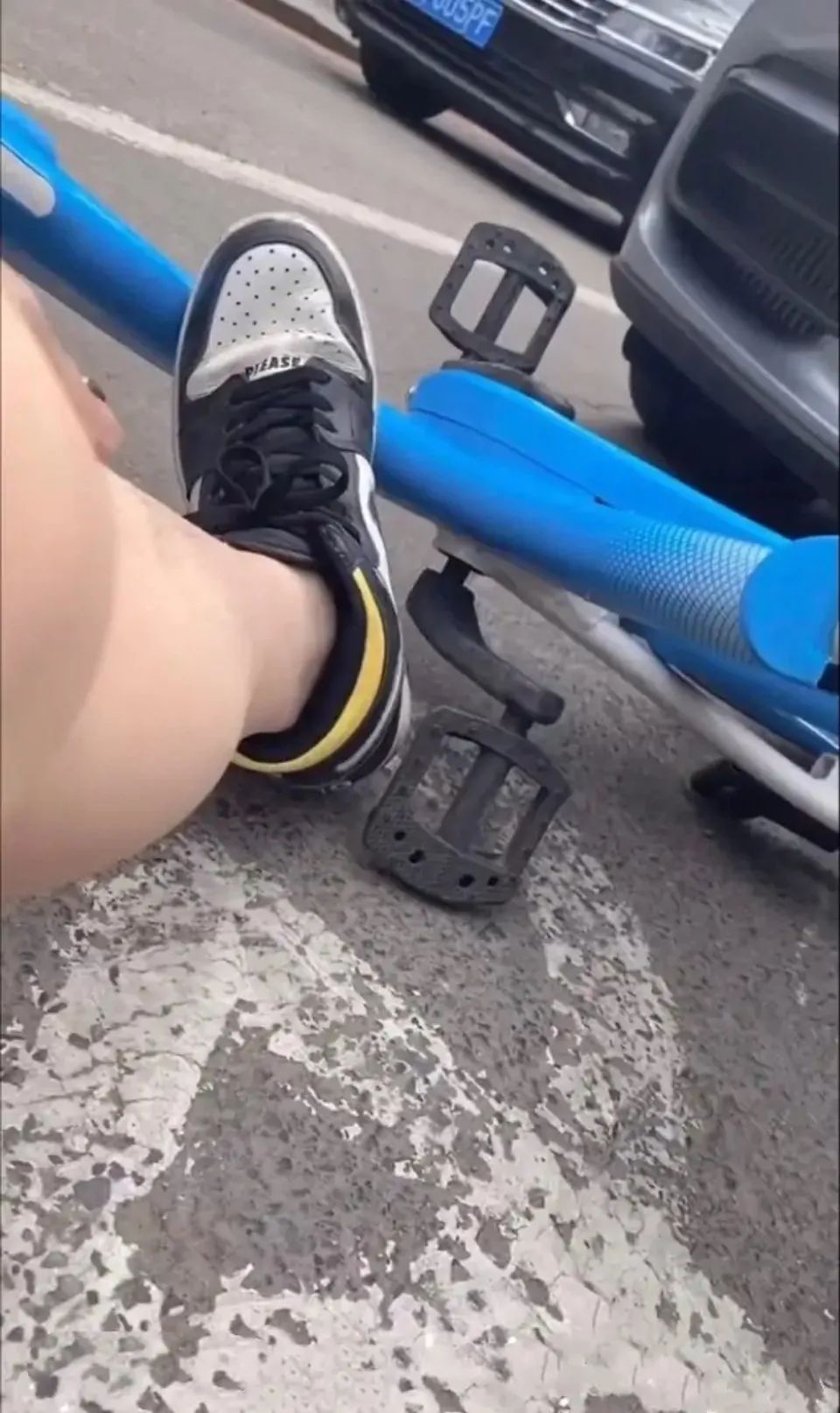 小姐姐?睡過站了，要不要叫醒她？插圖27