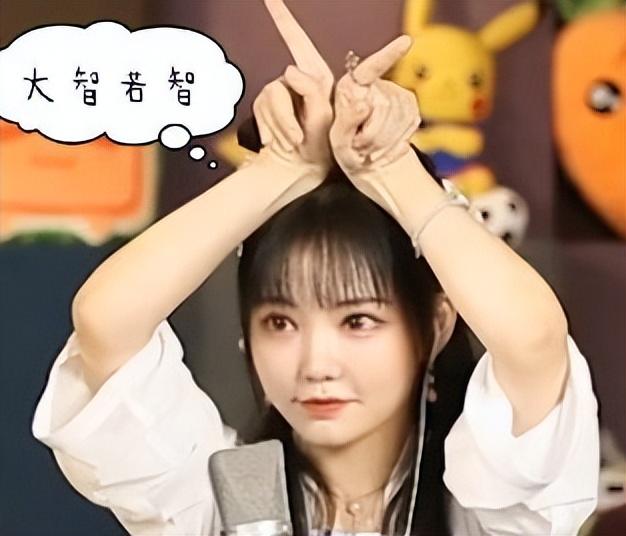 B站咬人貓回歸一姐，穿紅衣約爾跳宅舞，宅男：還是這么sao插圖6