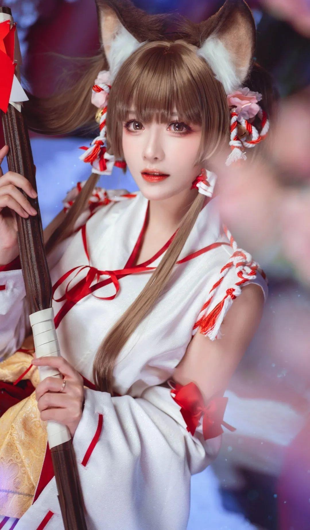 優莉娜，俏皮的巫女《盾之勇者成名錄：浪潮》插圖