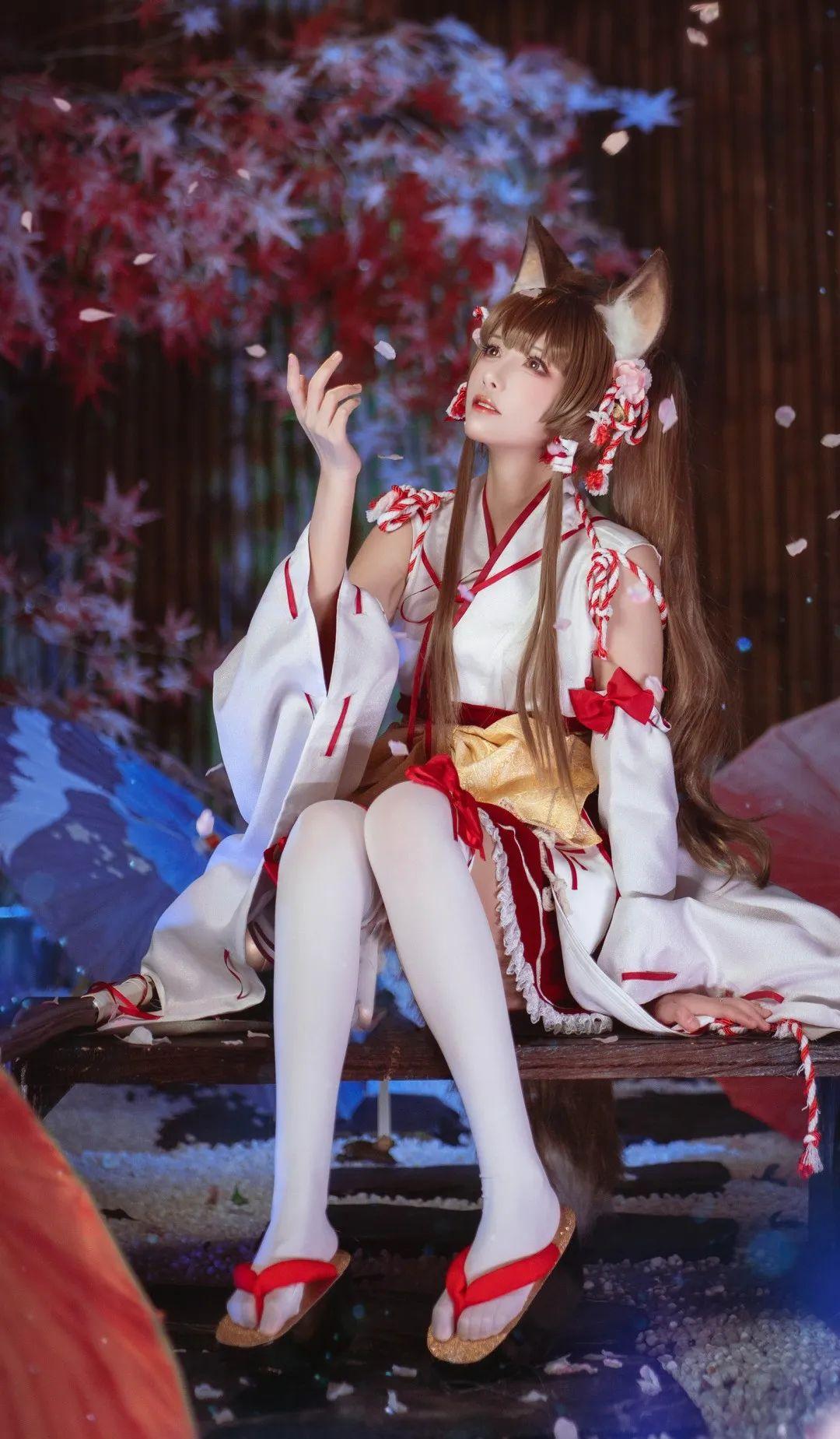 優莉娜，俏皮的巫女《盾之勇者成名錄：浪潮》插圖2